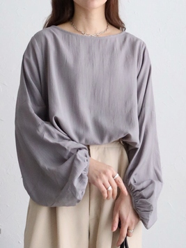 ポワン袖ドロップショルダープルオーバー